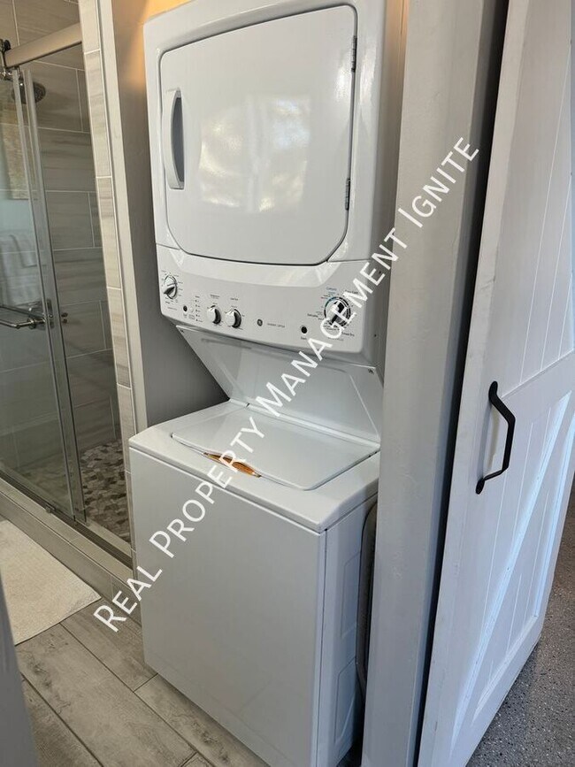 Building Photo - 65601 US-20