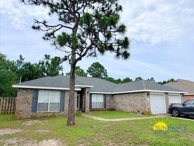 Building Photo - Desirable location & well-maintained 4BR home in Navarre!