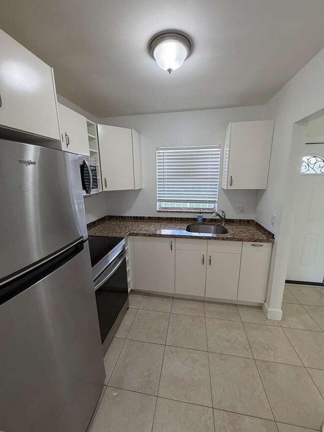 Building Photo - 9851 Sandalfoot Blvd