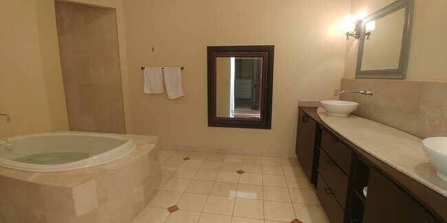 Building Photo - 406 Lillian Dr