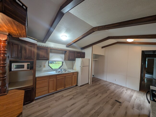 Building Photo - 35 Ransdell Ln