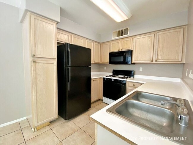 Building Photo - 3061 Key Largo Dr