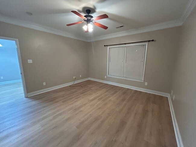 Building Photo - Freshly Renovated 2-Bed, 2-Bath Home