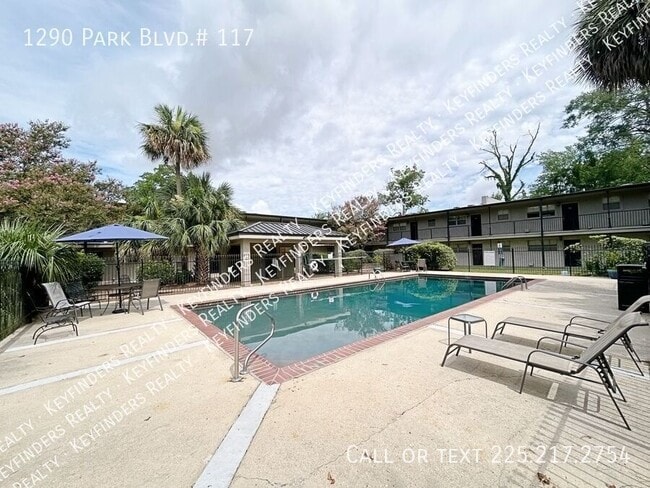 Building Photo - 1290 Park Blvd