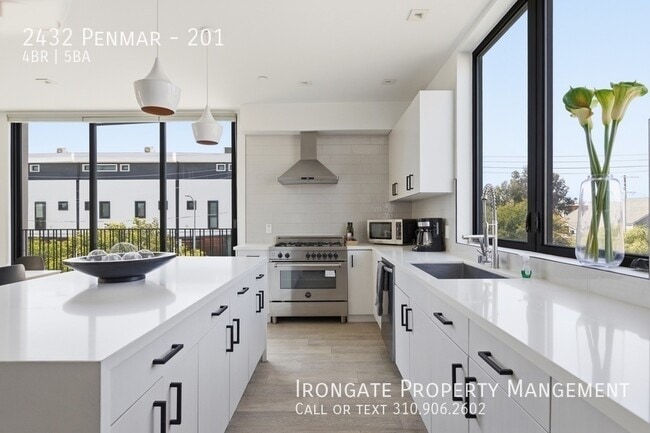 Building Photo - 2432 Penmar-201