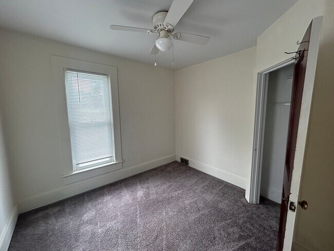 Building Photo - Single Family Home with Spacious Back Yard