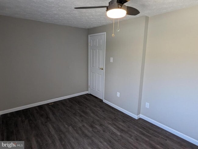 Building Photo - 1680 Thenia Pl