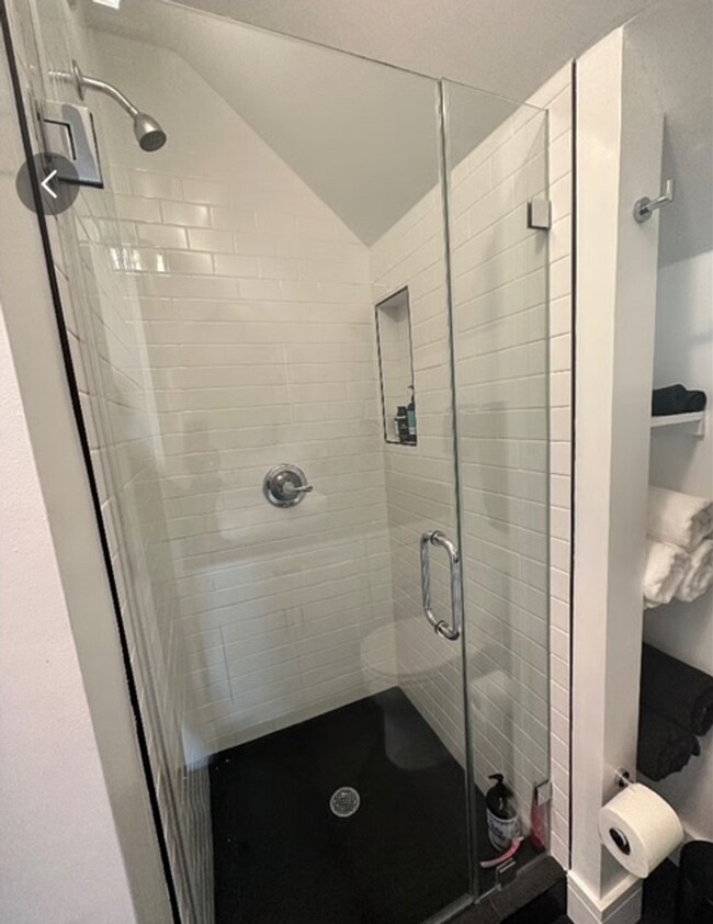Building Photo - Bernal Heights: Fully Renovated Bi-Level F...
