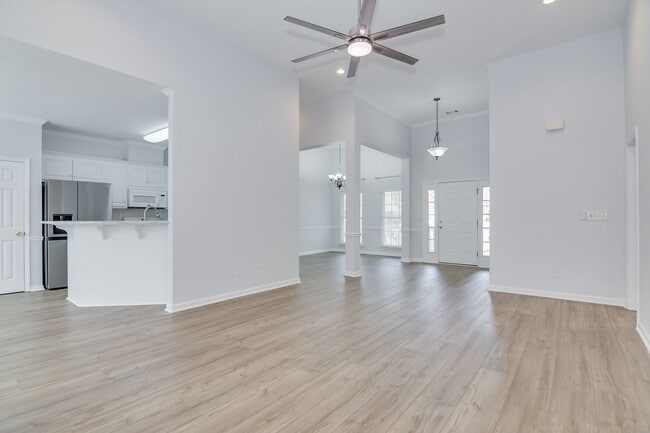 Building Photo - 4 Bedroom 2 Bath in Evans