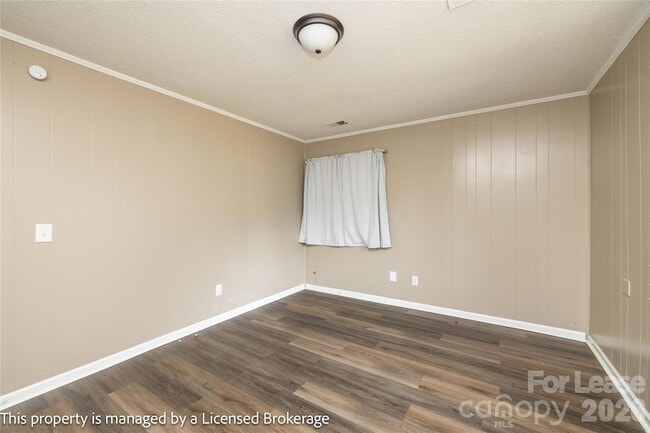 Building Photo - 145 Brentwood Dr