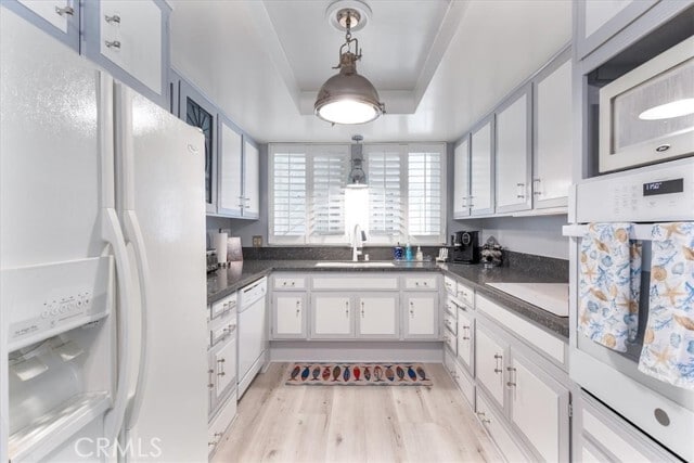 Building Photo - 328 Avenida Carmel