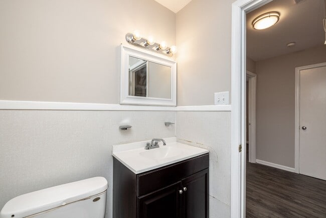 Building Photo - Charming 2-Bedroom Duplex in Colonial Heights