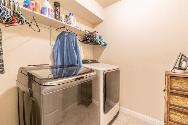 Building Photo - 205 Pepper Mill Loop