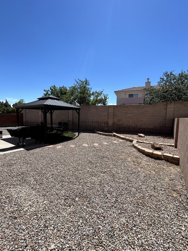 Building Photo - 835 Kipuka Dr NW