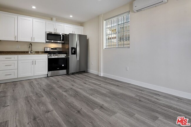 Building Photo - 2149 Glendon Ave
