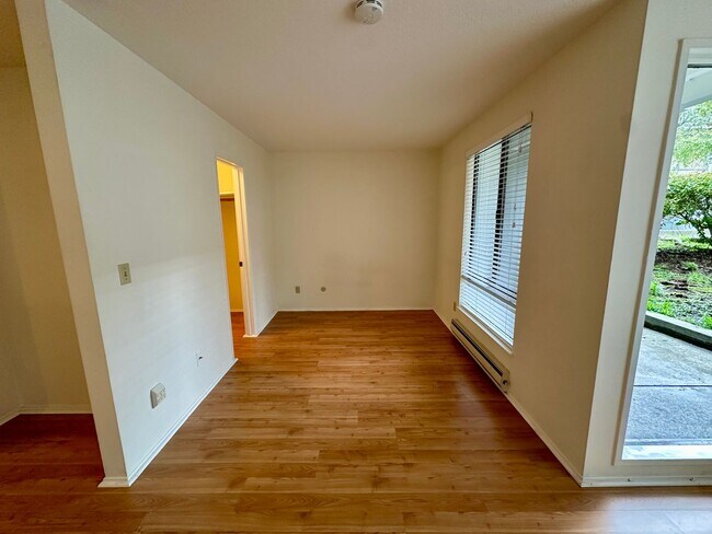 Building Photo - First Floor Studio Available in Watergate Complex of Emeryville!