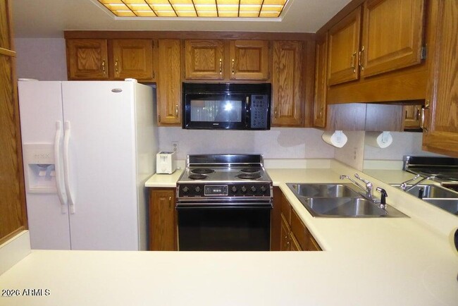 Building Photo - 10330 W Thunderbird Blvd