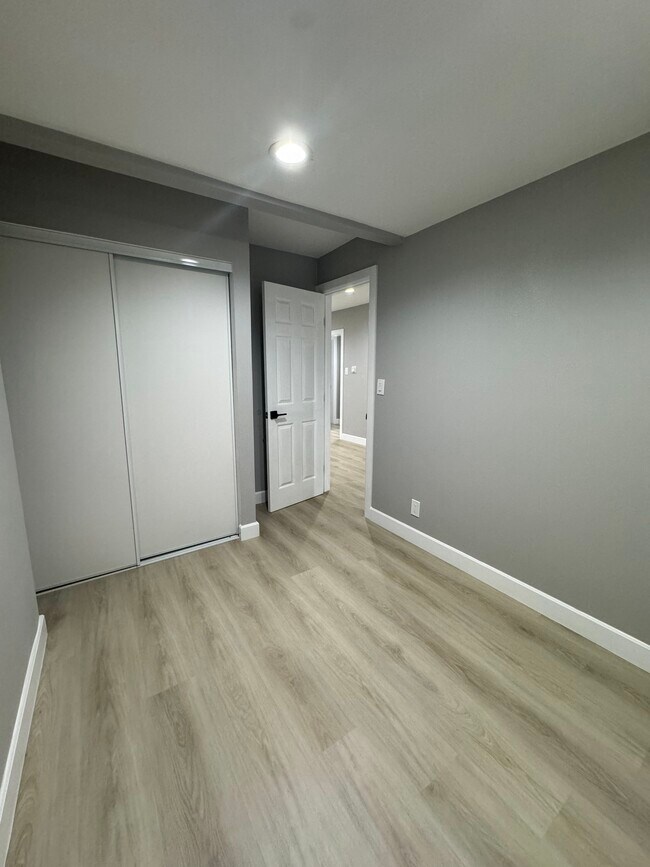 Building Photo - 6476 Orizaba Ave