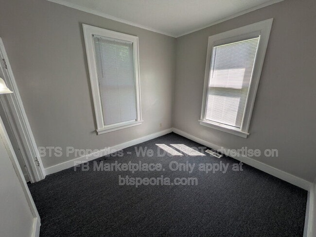 Building Photo - 1530 W Barker Ave