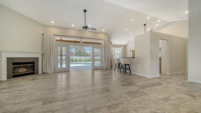 Building Photo - 4-Bedroom Home with Pool in Eastlake Commu...