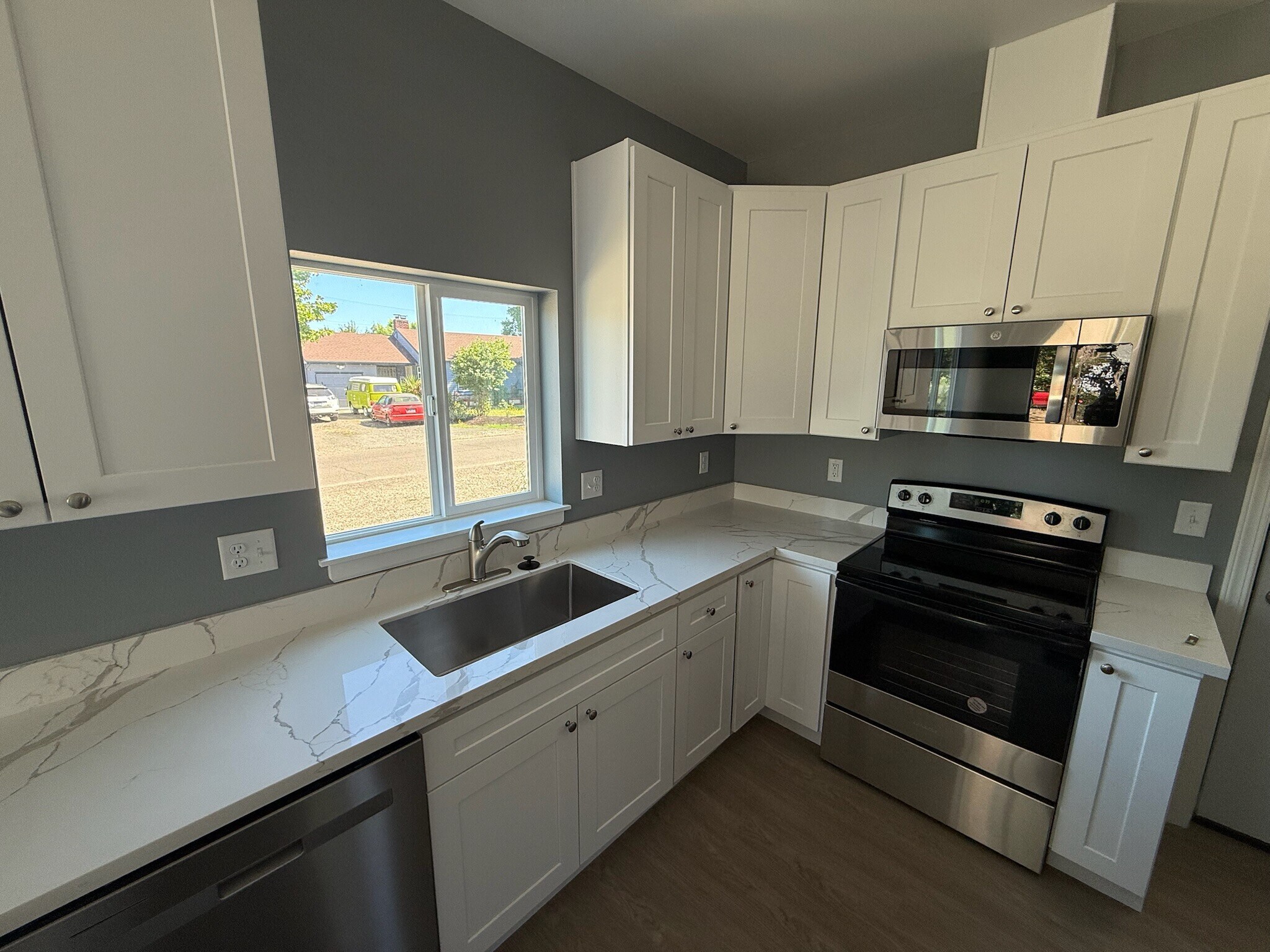 Kitchen - 4142 Avalon St