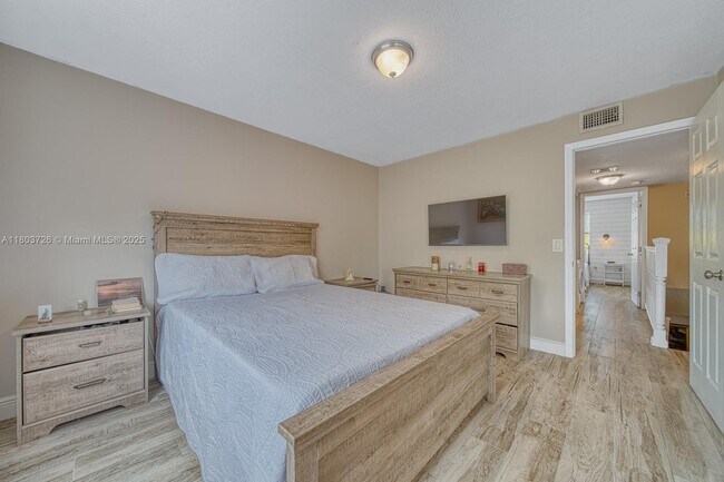 Building Photo - 4600 SW 67th Ave