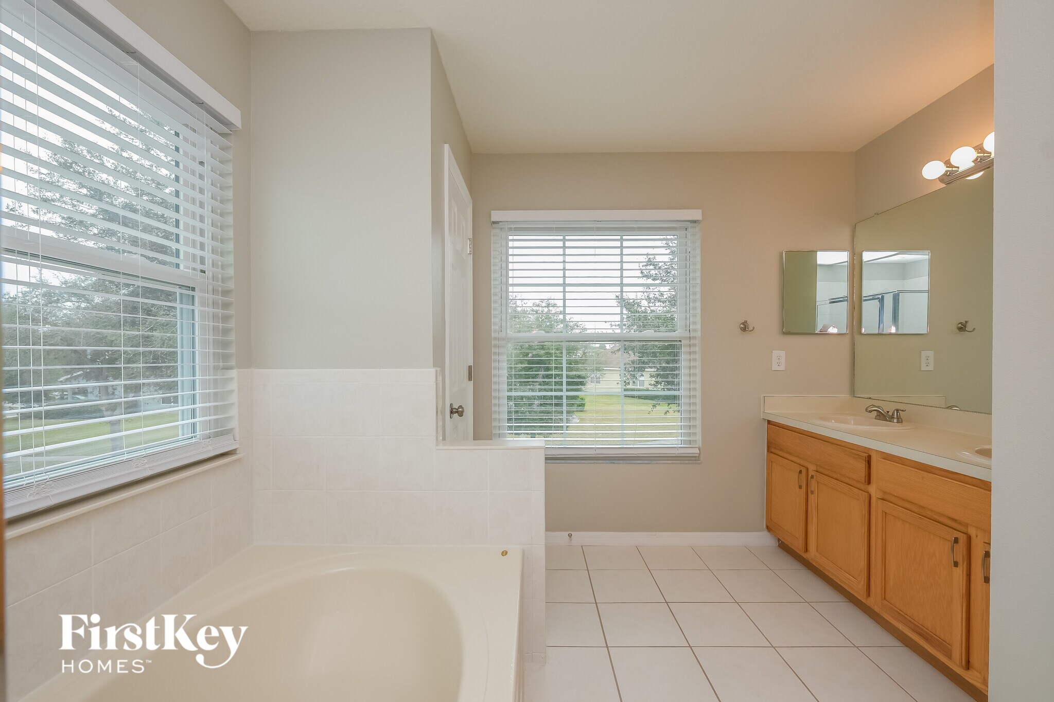 Building Photo - 11108 Creek Haven Dr