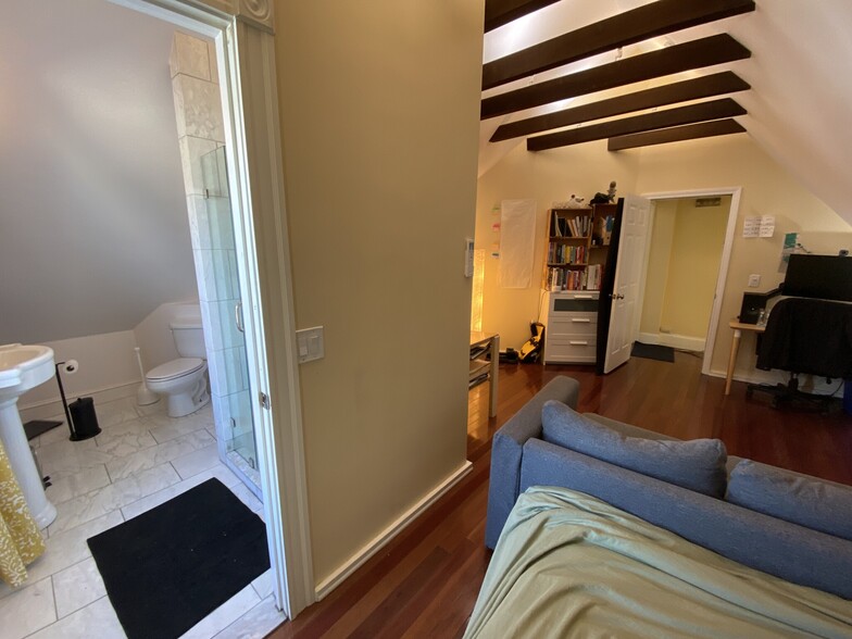 Building Photo - 383 Highland Ave