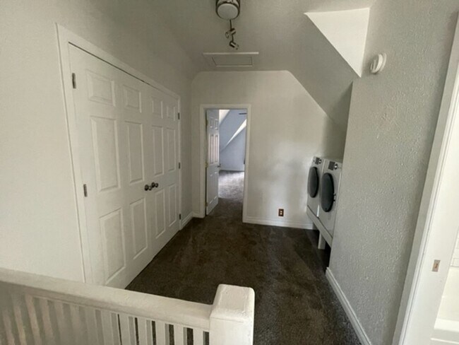Building Photo - Charming Victorian Home in the Desirable Cole Neighborhood!- Available Early July!!