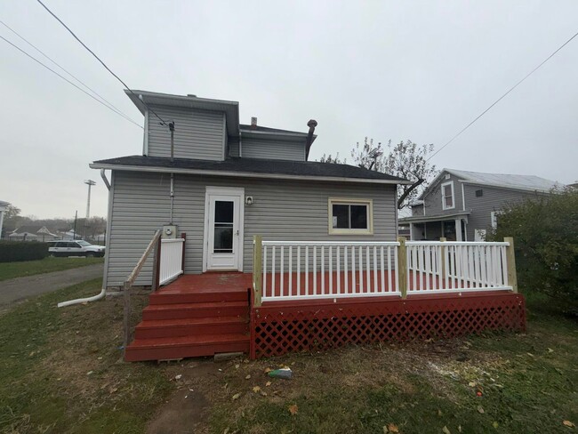 Building Photo - 418 E Ash St