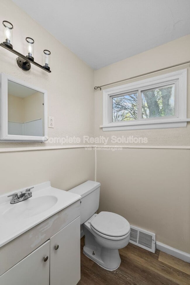 Building Photo - 62 Capitol Hill Dr