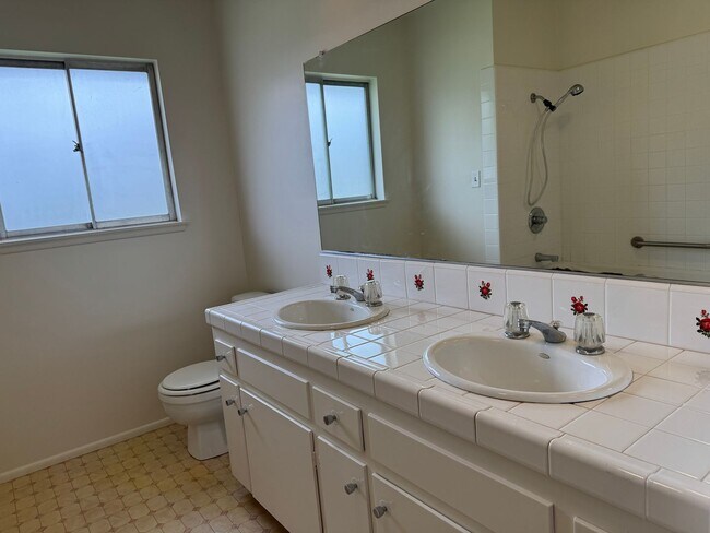 Building Photo - Beatiful Glendora Home in Desireable Area