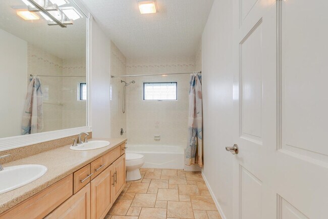 Building Photo - 8120 SE Waterway Dr