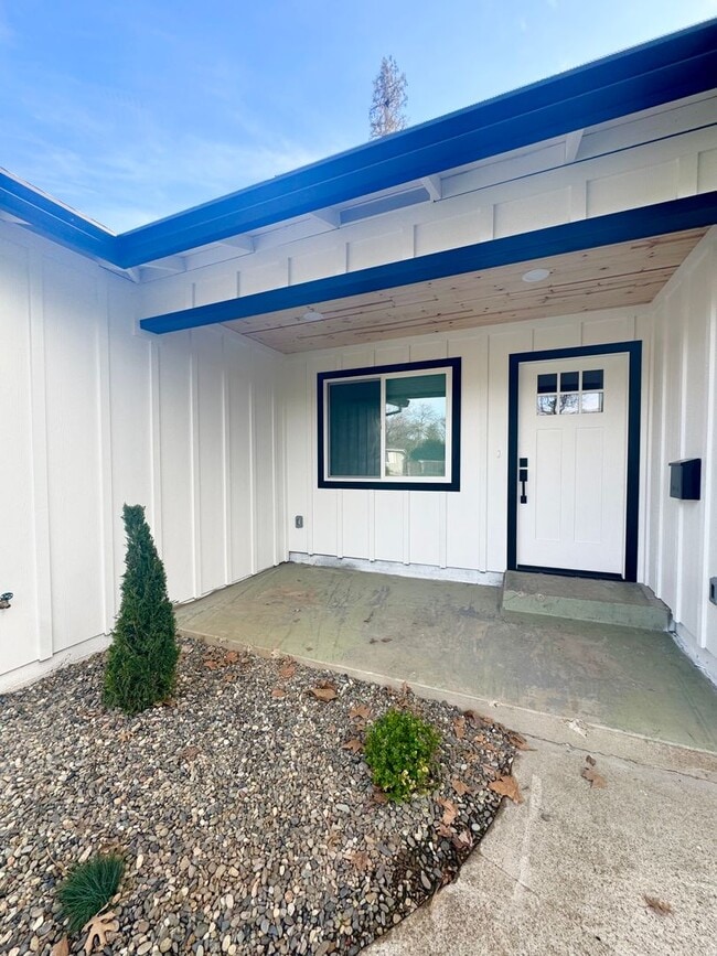 Building Photo - Luxury Living Redefined: Exquisite New Build