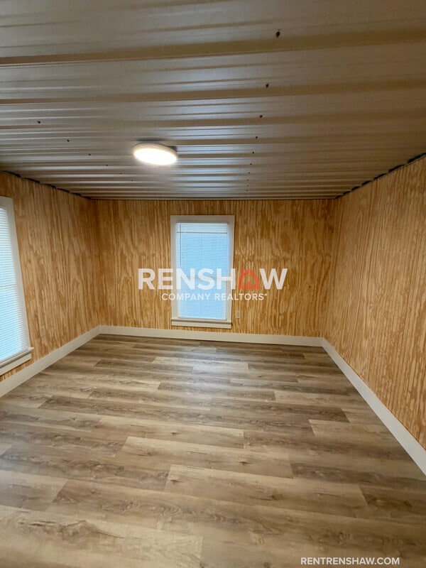 Building Photo - 123 Barham St