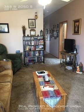 Building Photo - Great 3 Bed 2 Bath House in Sunburst Terrace