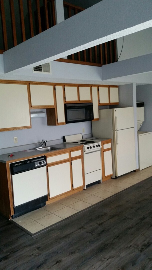 Building Photo - Nice 2 bedroom 2 bath Loft apartment in Br...