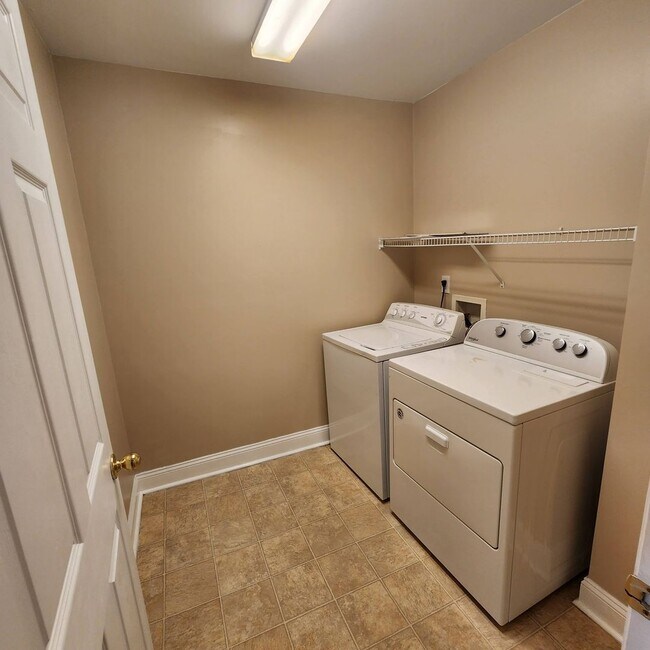 Building Photo - Morehead City Townhouse
