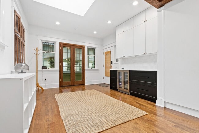 Building Photo - 6bd/3.25ba Seattle House