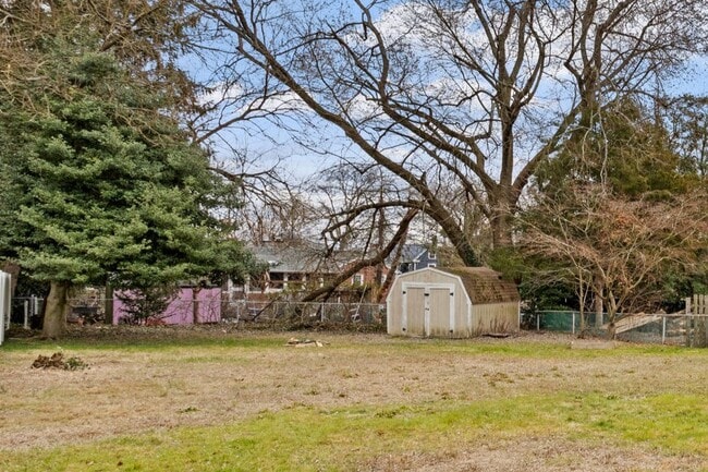 Building Photo - 20 Lake Ave