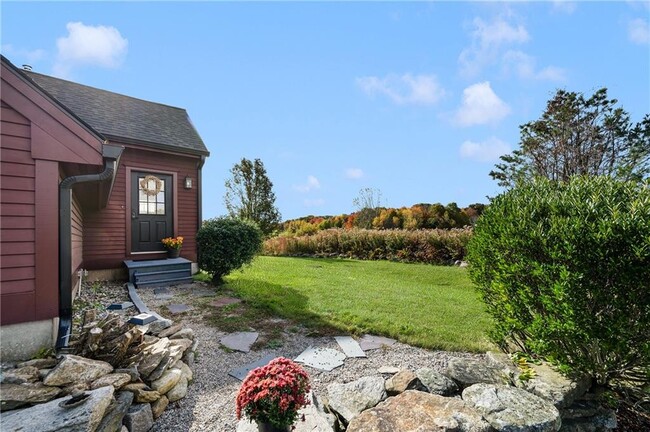 Primary Photo - 318 Sutton St