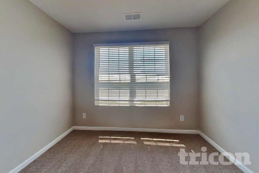 Building Photo - 260 Chedworth Dr