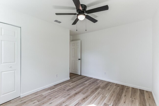 Building Photo - 4818 Dallen Lea Dr
