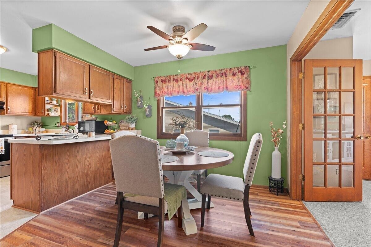 Building Photo - 3955 Meadowbrook Ct