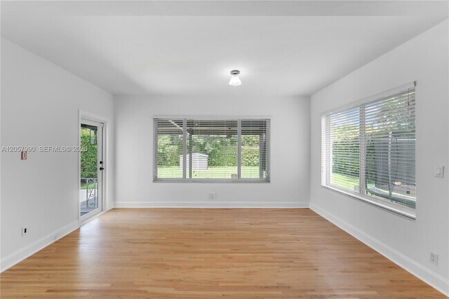 Building Photo - 2031 SW 66th Ave