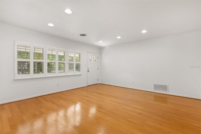 Building Photo - 1711 Chestnut Ave