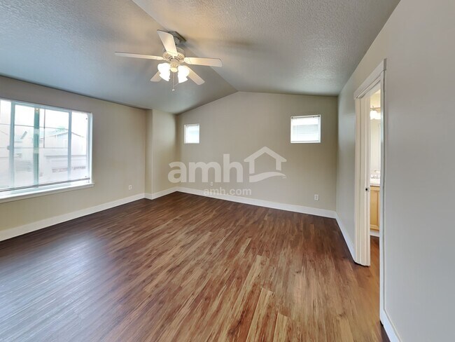 Building Photo - 1390 Alpine Lakes St SE