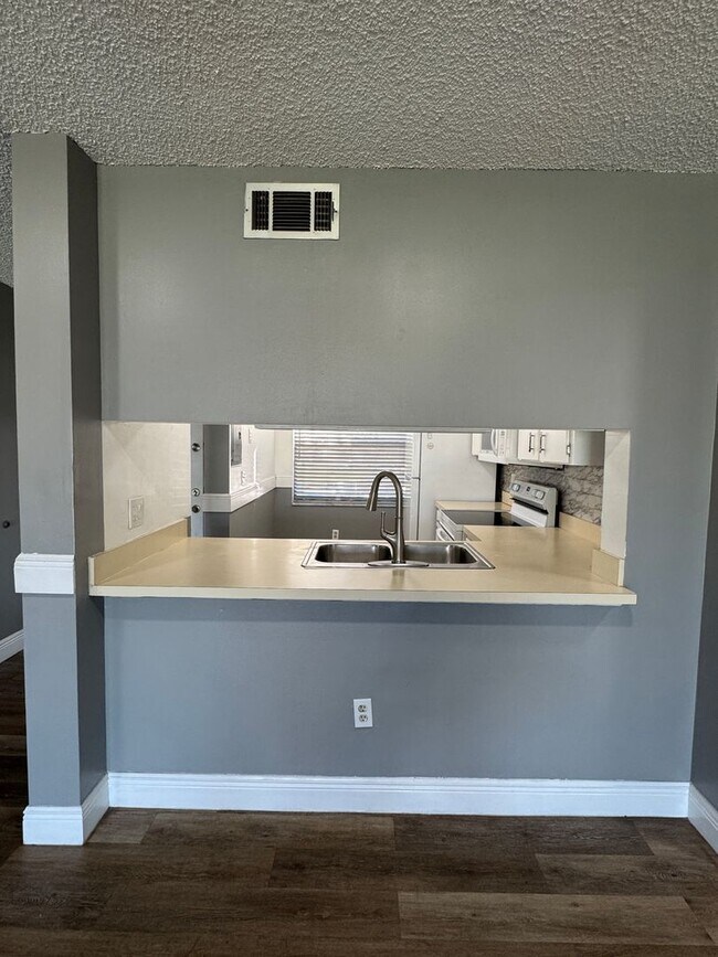 Building Photo - Spacious 2-Bedroom, 2-Bath Condo in Guard-...