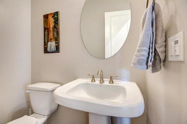 Building Photo - 67424 Zuni Ct