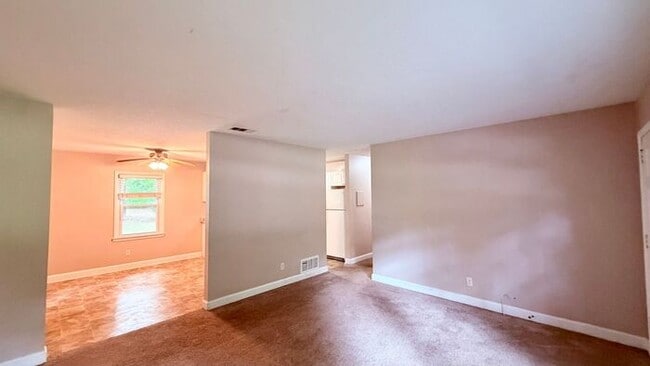 Building Photo - Lithia Springs 3 Bed-1 Bath Stepless Ranch, Private Lot, Carport